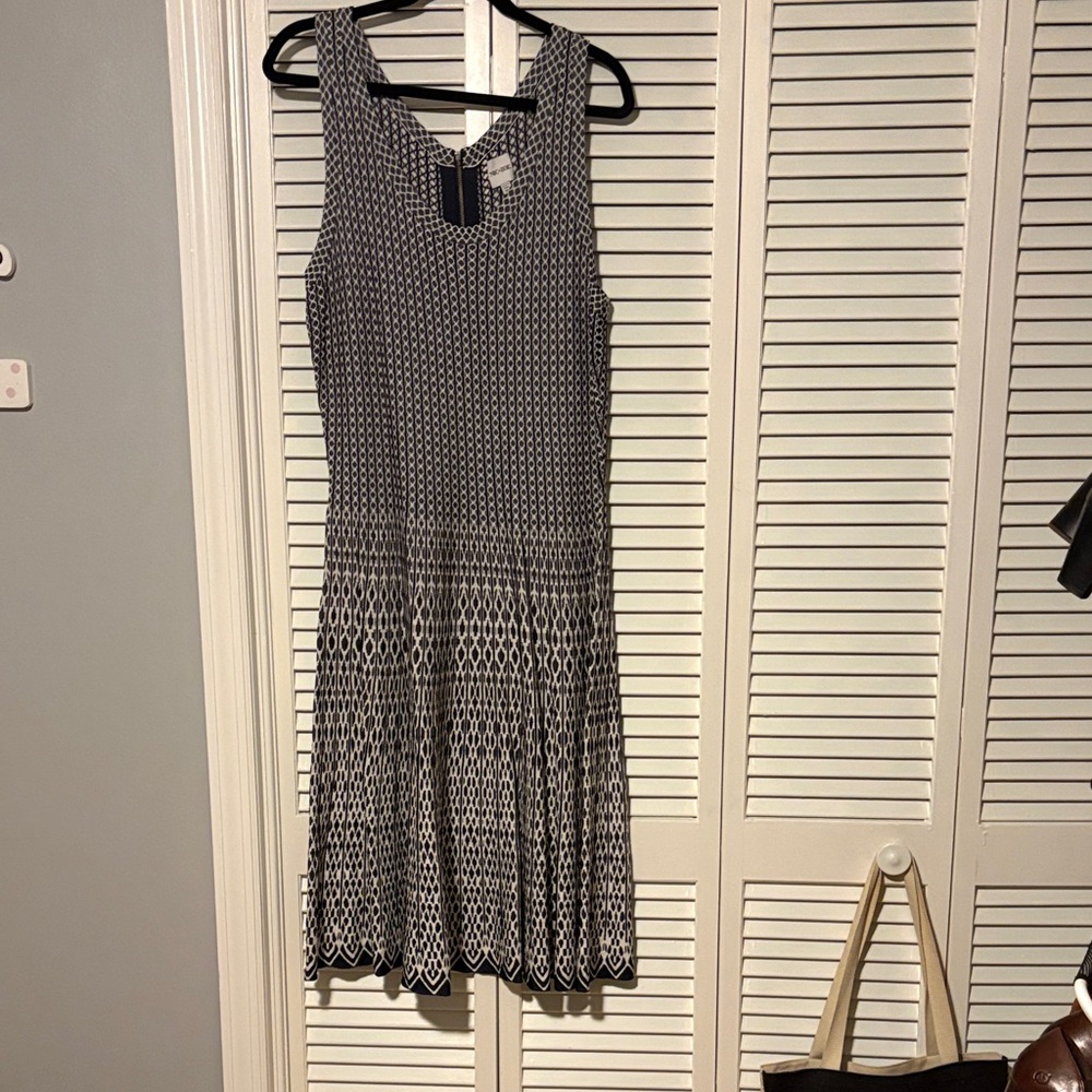 NIC+ZOE Gray and White Geometric Midi Dress